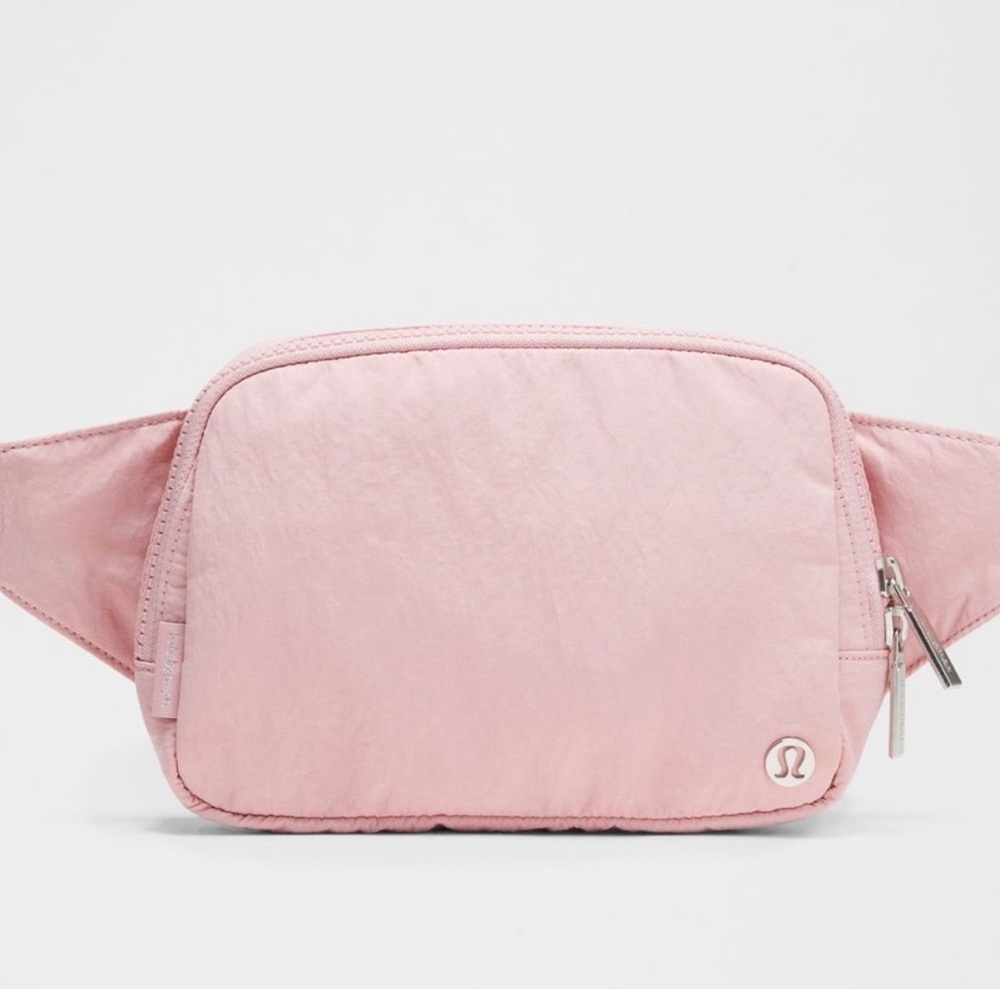 Lululemon Everywhere Belt Bag 2L Pink Haze NWT